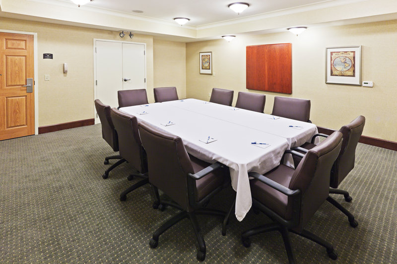 Staybridge Suites Wichita 66/79