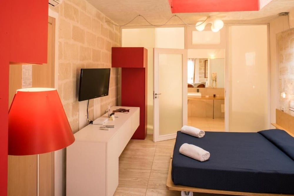 CAVE BIANCHE HOTEL 33/45
