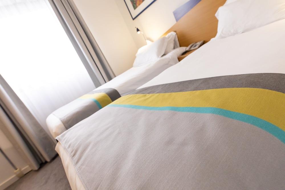 HOLIDAY INN EXPRESS ARRAS 30/78