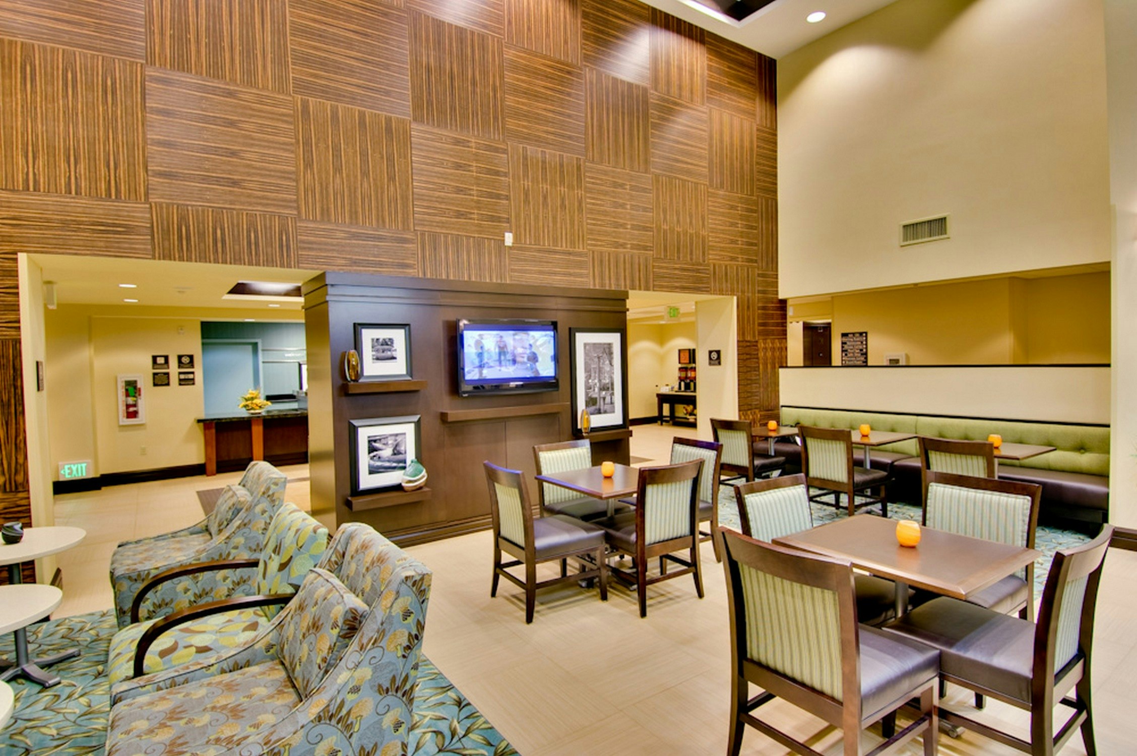 Hampton Inn And Suites Moreno Valley 43/63