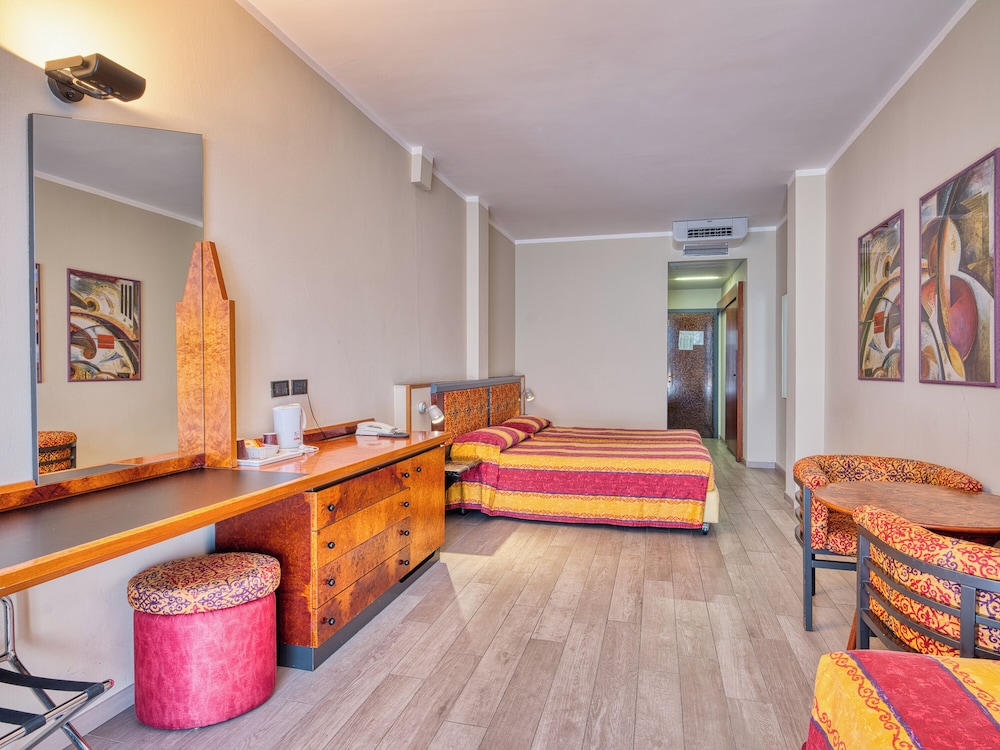 Hotel Cristina 31/50