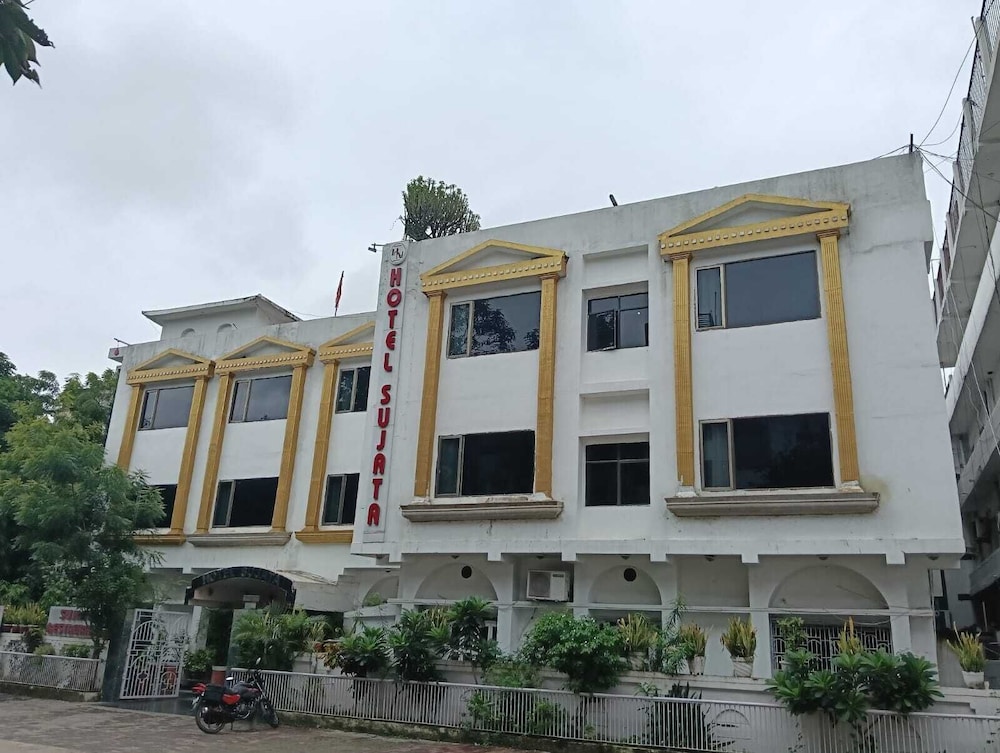 Hotel Sujata 4/64