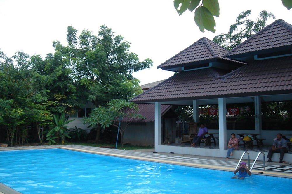 Thongpaeka Hotel 5/50