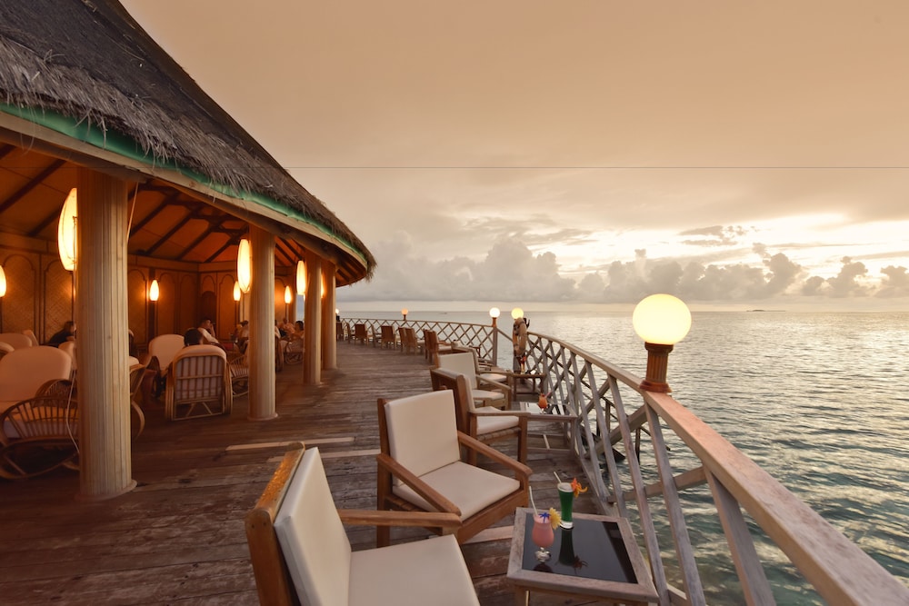 Angaga Island Resort And Spa 26/57