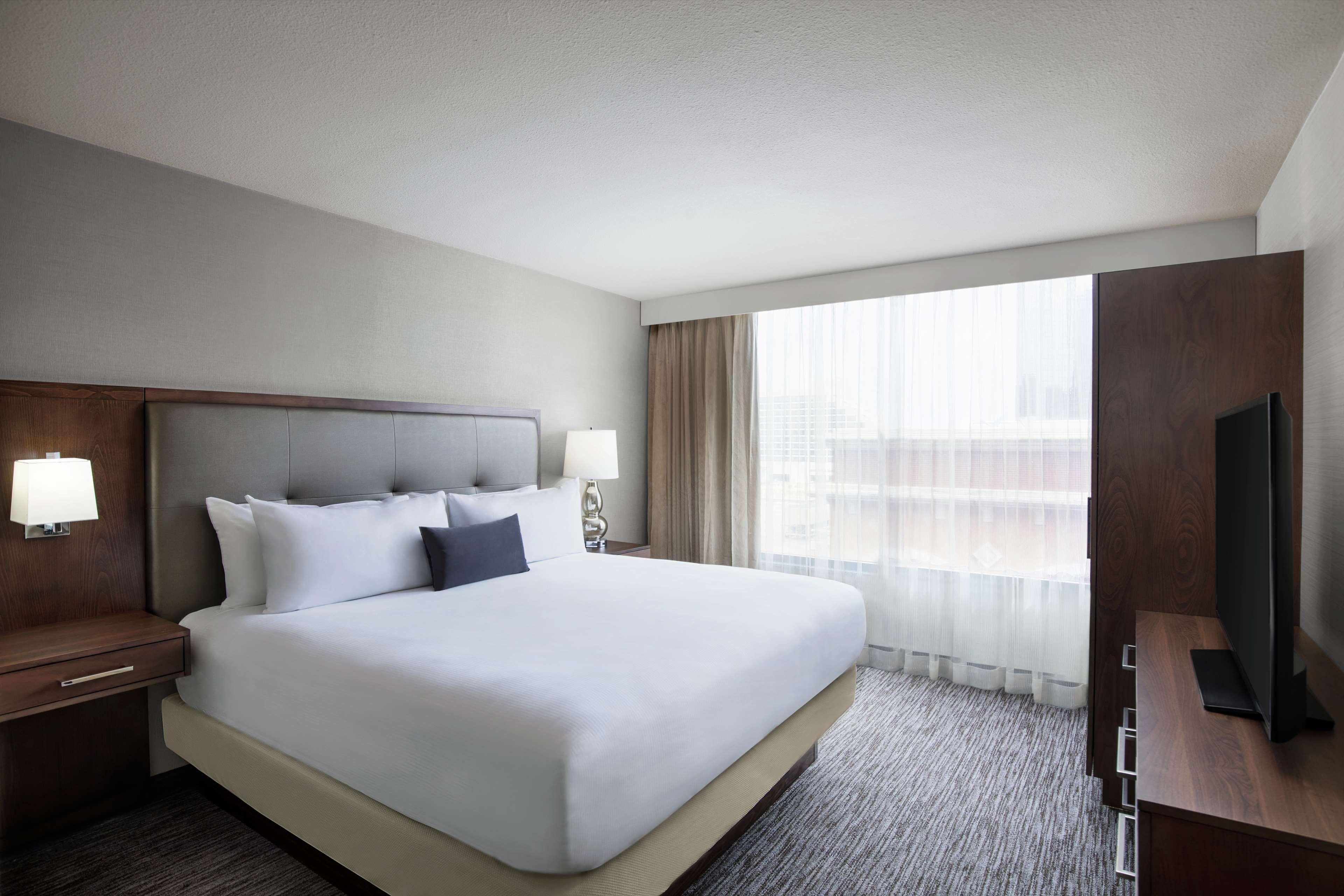 2 ROOMS, SUITE, KING BED