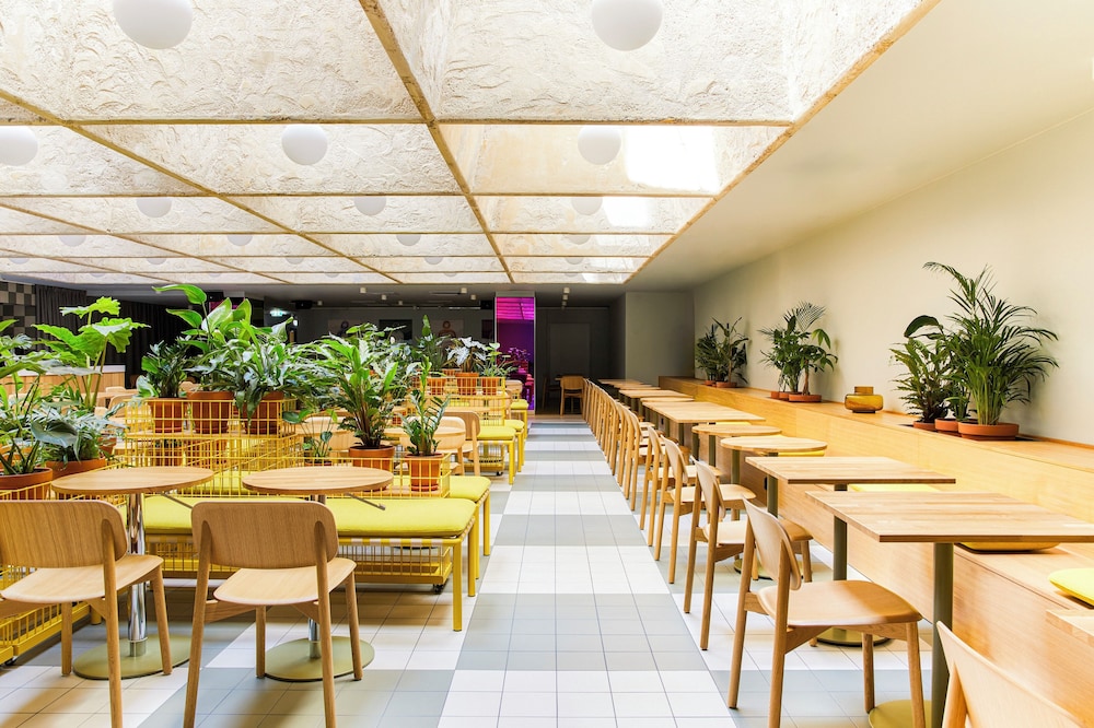 restaurant cafeteria
