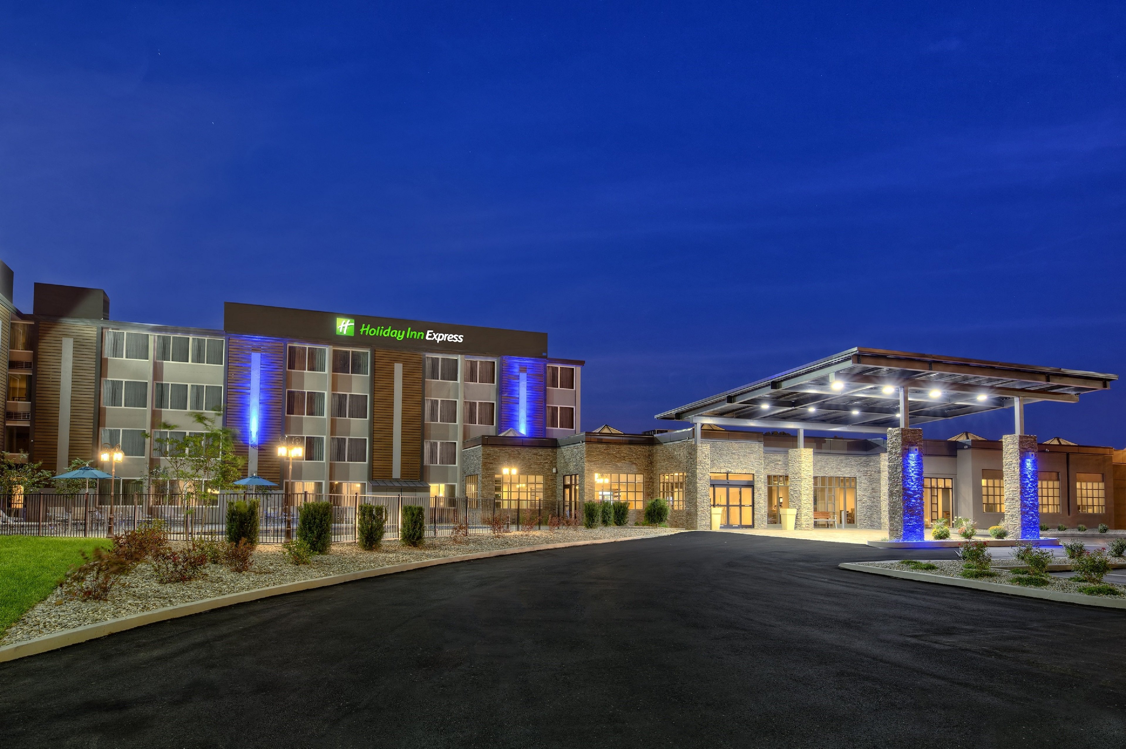 Holiday Inn Express Louisville Airport Expo Center 1/22
