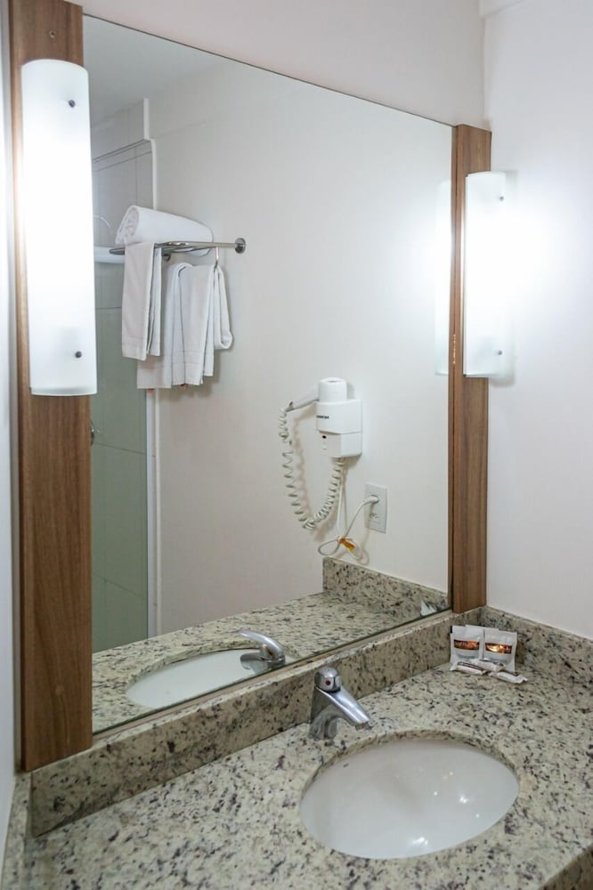 Hotel Malibu Inn 40/43