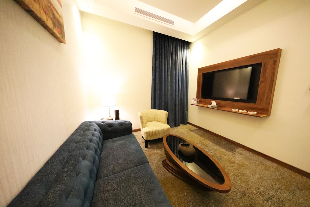EVA Hotel 28/38