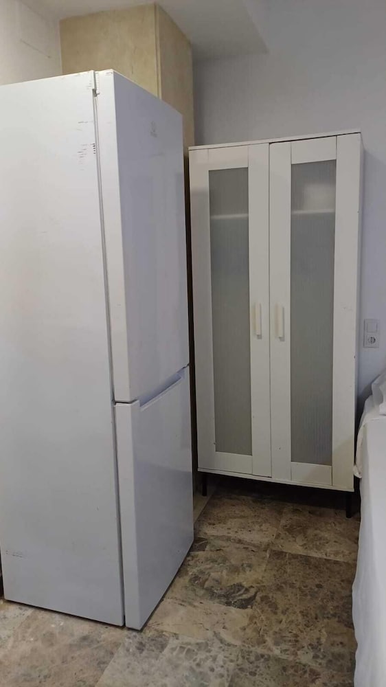 Hostal estudios 16/48