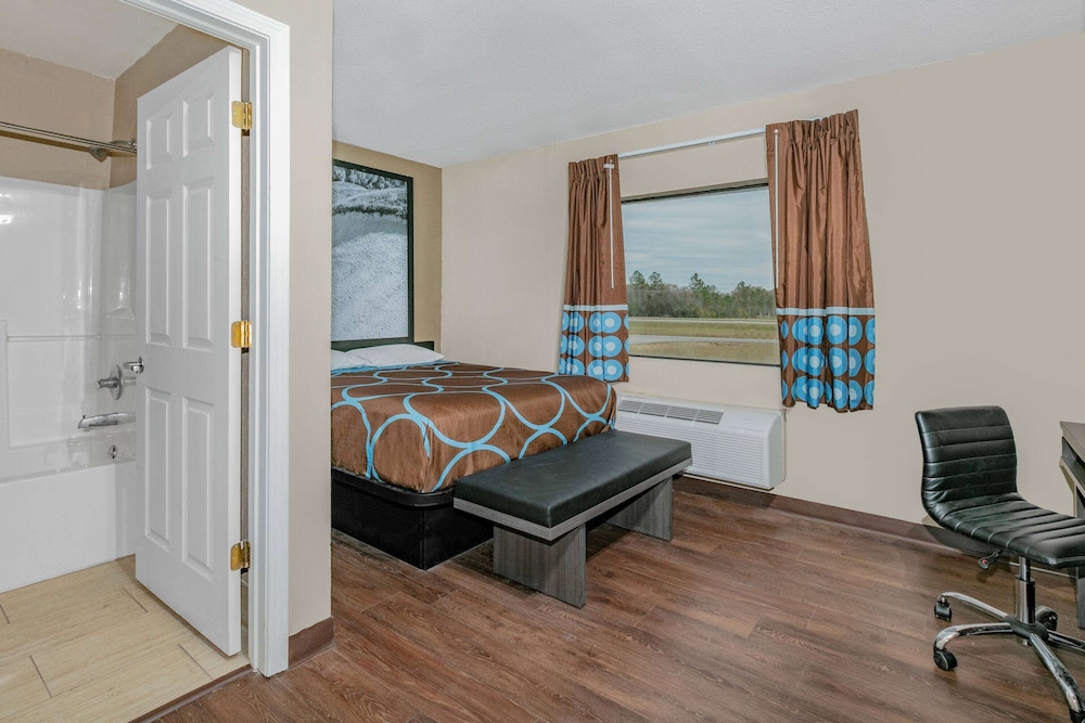 Super 8 by Wyndham Moss Point 12/25