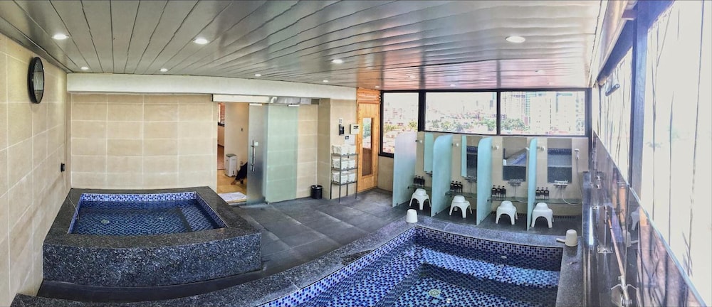 Sakura Hotel 3 33/56