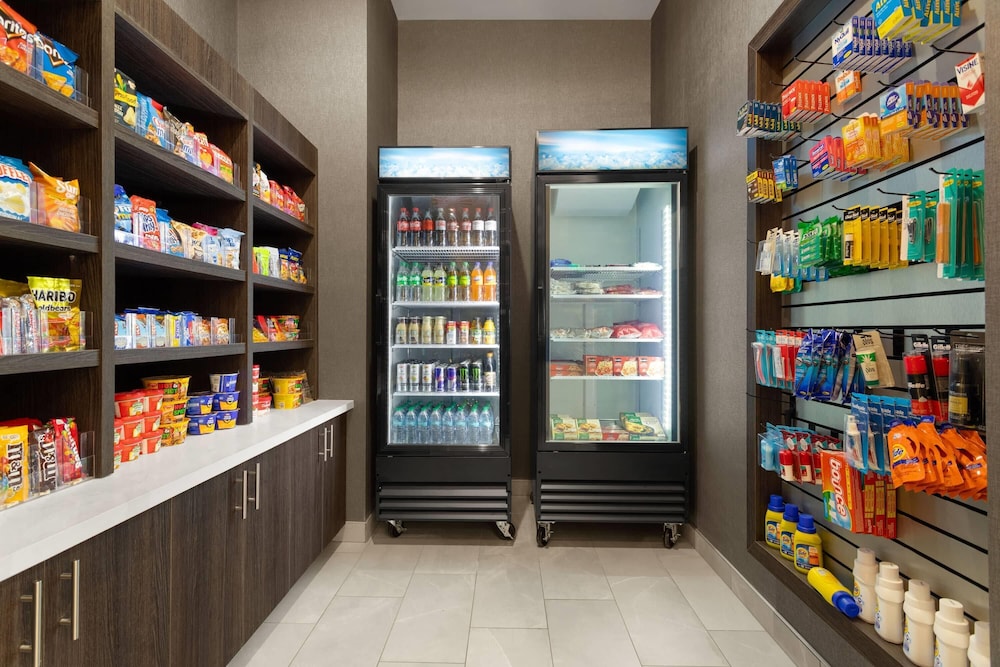 La Quinta Inn & Suites by Wyndham Olive Branch 42/46
