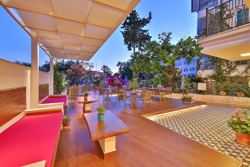 Lale Hotel 42/50