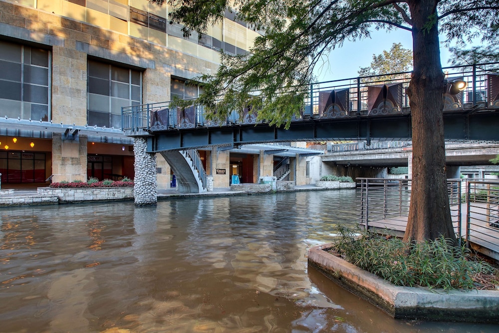 Drury Plaza Hotel San Antonio Riverwalk 40/43