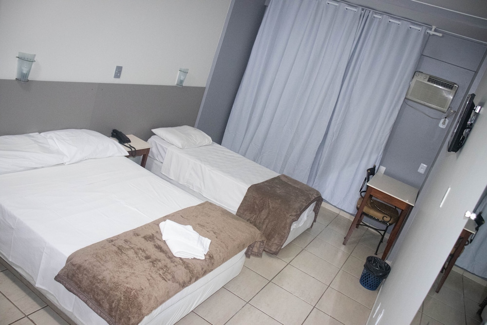 LUXURY, TRIPLE, TWIN BEDS