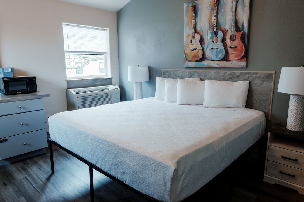 Price Pointe Inn 10/42