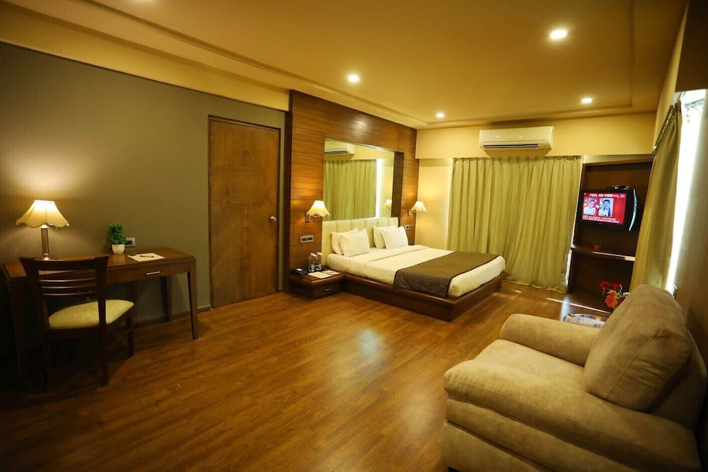 Renest Gandhidham 18/25