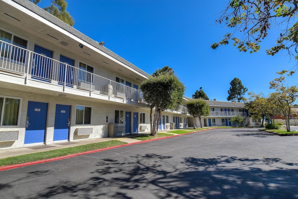 Motel6 San Diego, CA - North photo1