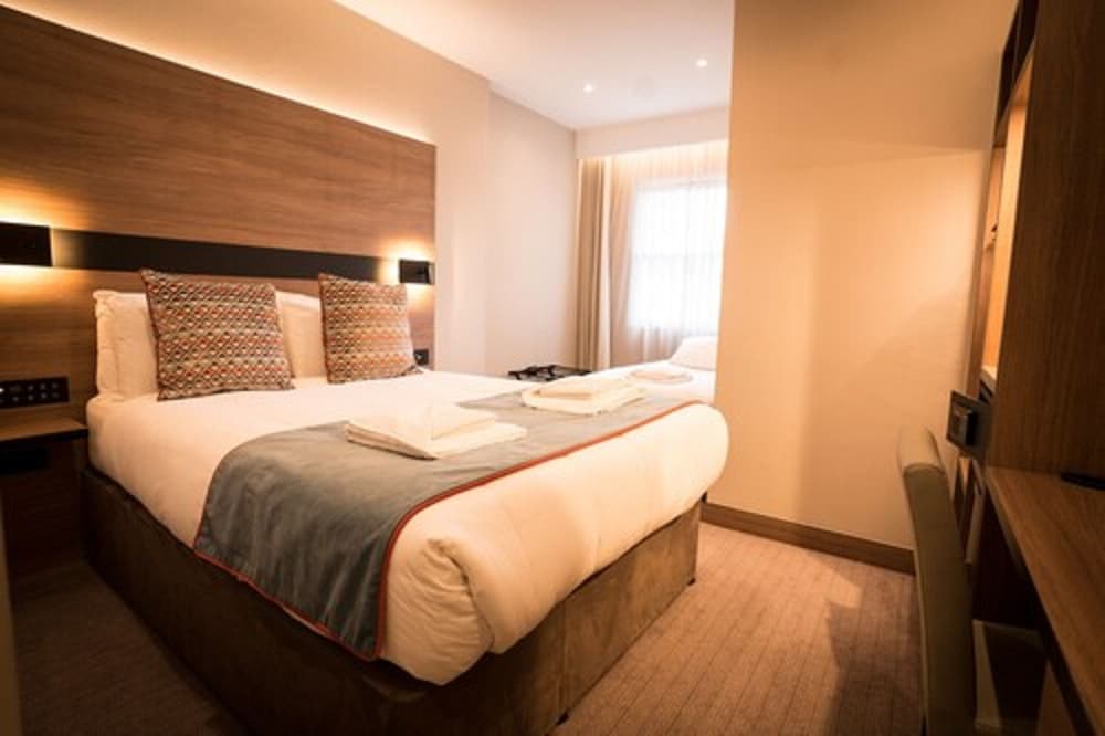 Oxford Hotel Earls Court 26/62
