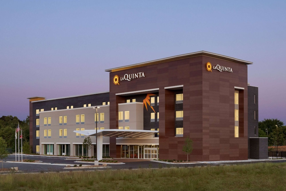 La Quinta Inn and Suites by Wyndham Braselton 2/60