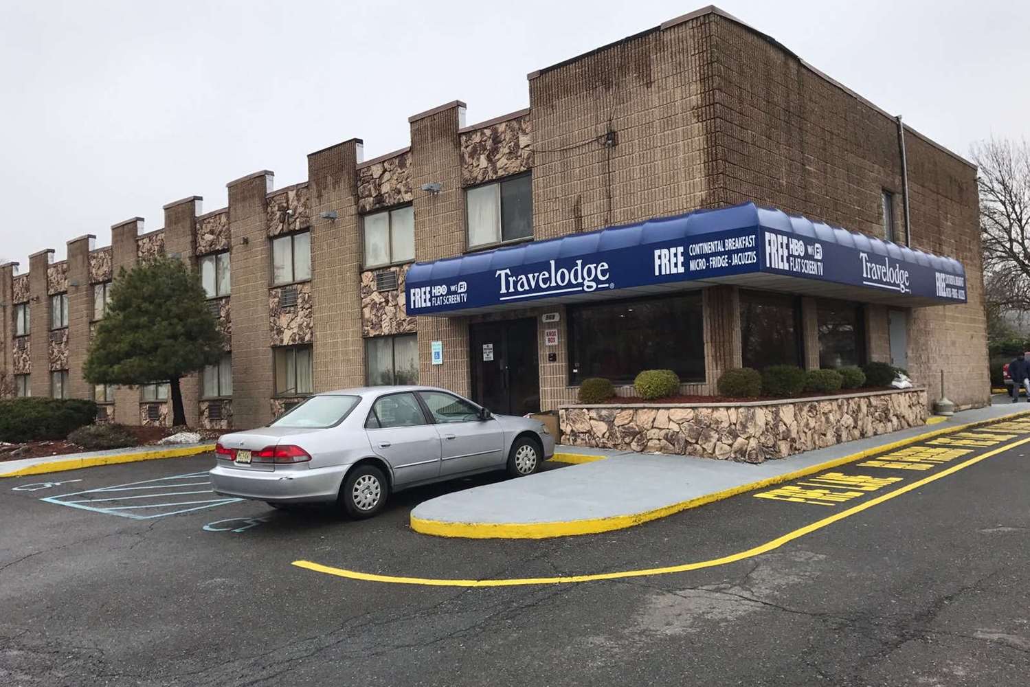Travelodge By Wyndham Avenel Woodbridge image