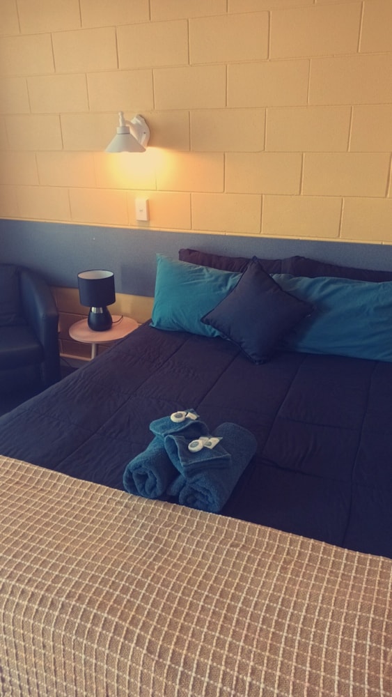 CENTRAL POINT MOTEL 27/61