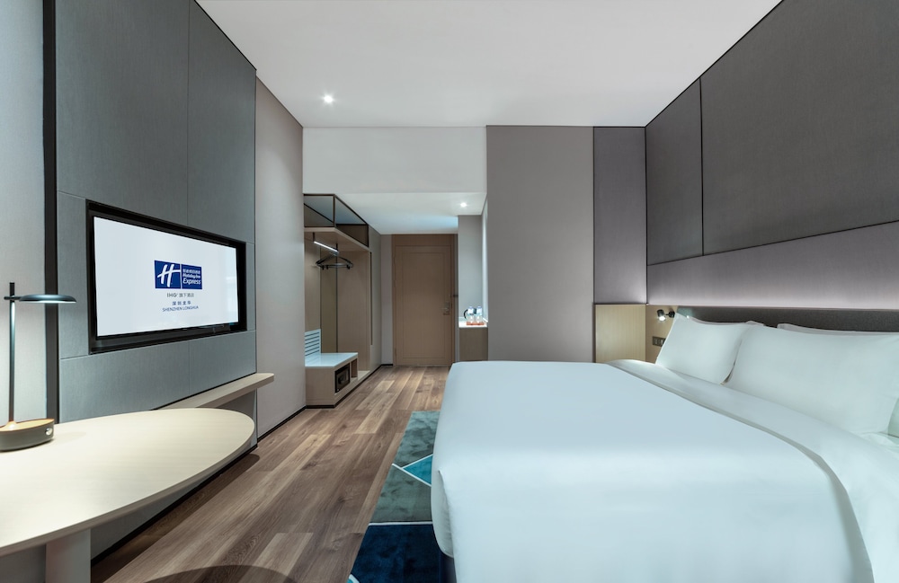 Holiday Inn Express Shenzhen Longhua 18/77