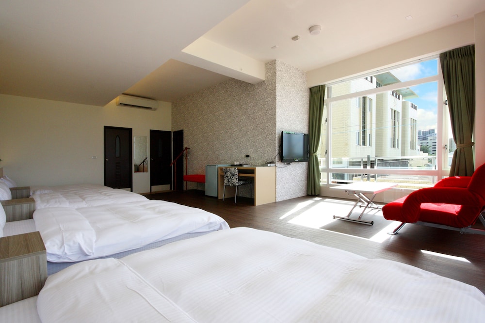 SUPERIOR, MULTIPLE BEDS, 2 BATHROOMS, LIVING AREA, BALCONY