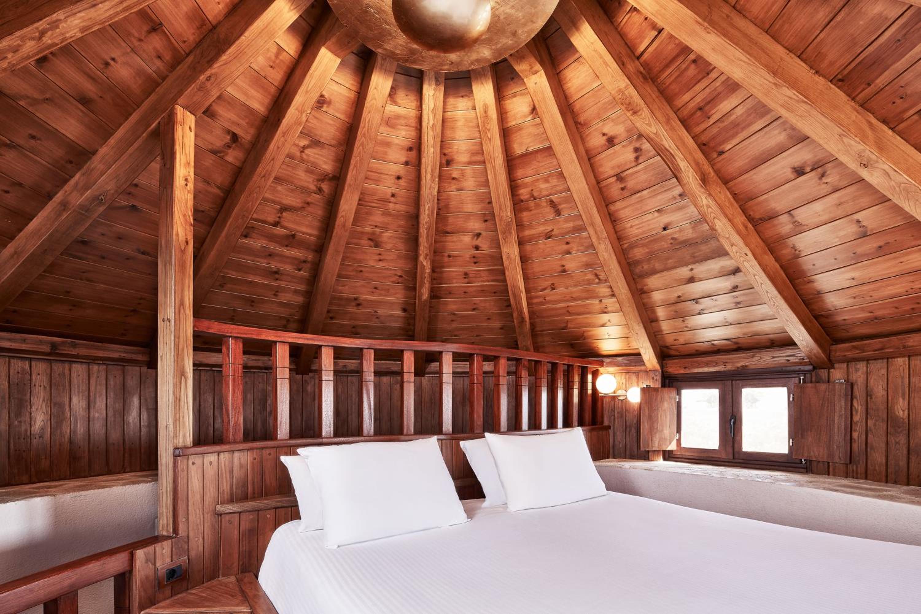 Windmill, Suite