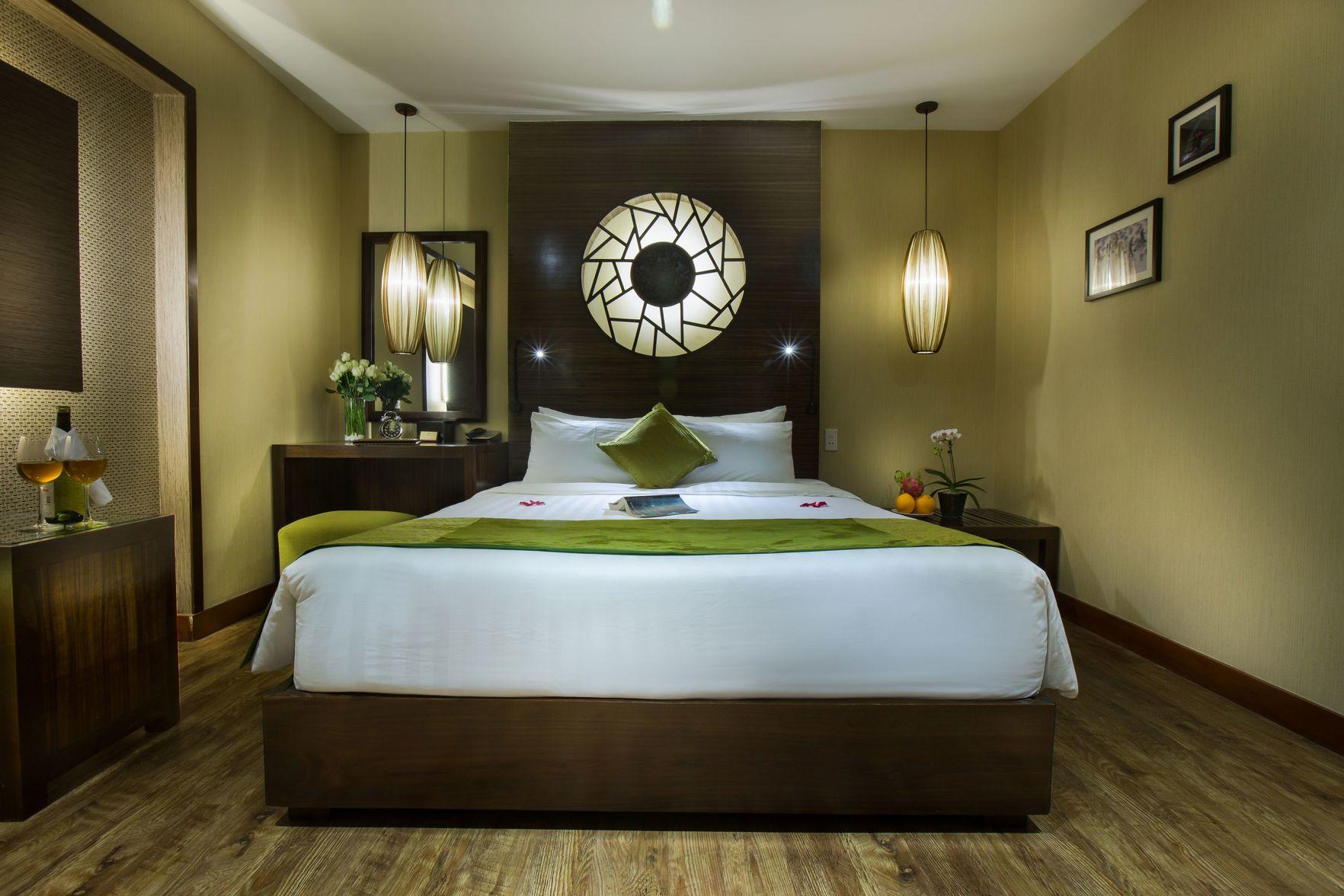 Superior, Queen Bed, No Window، Oriental Suites Hotel And Spa 2/2