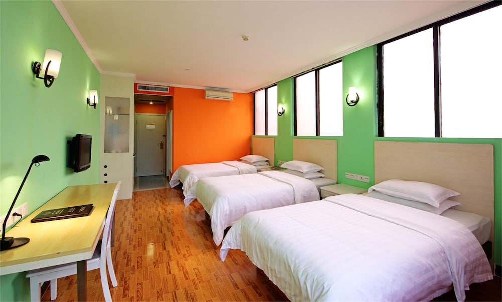 LN White House Hotel 35/48