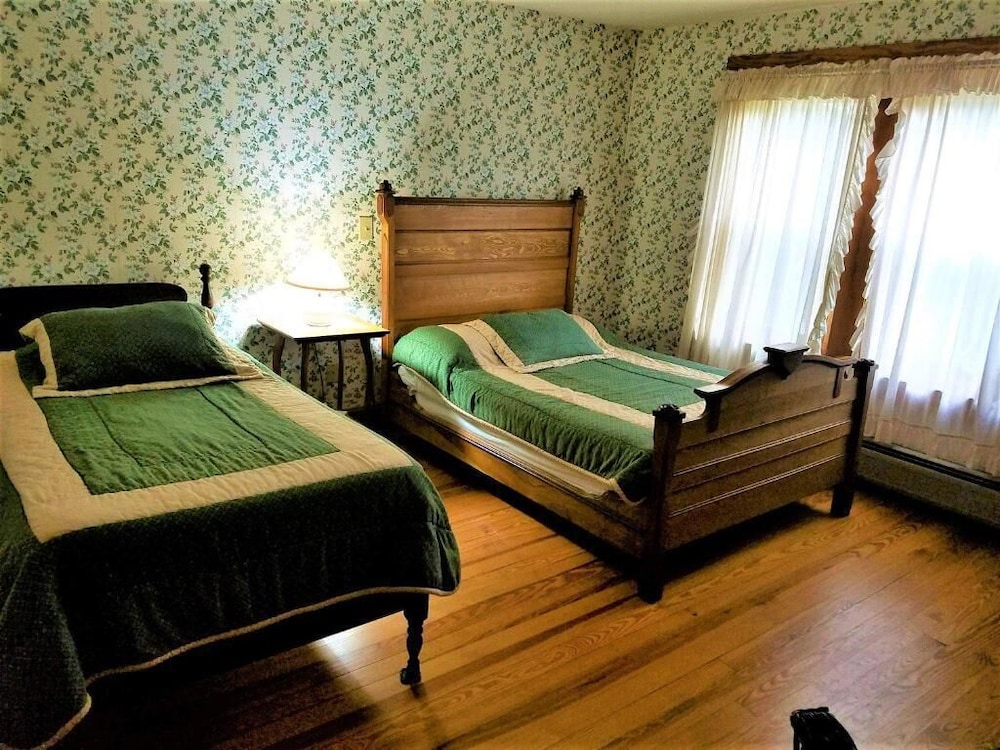 The Wayside Inn Betlehem 8/50