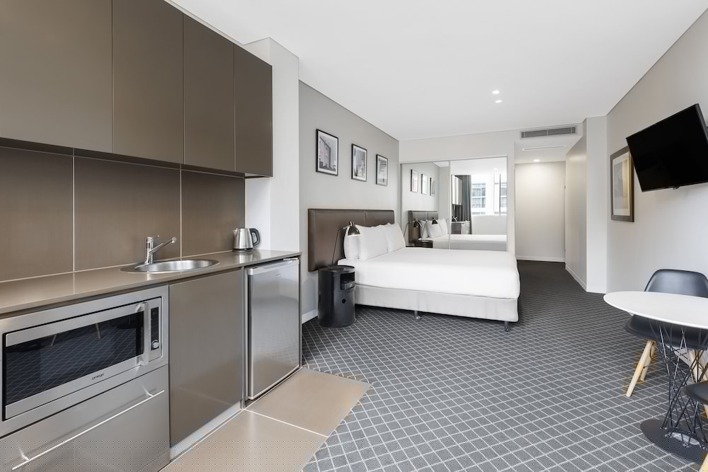 Holiday Inn & Suites Sydney Bondi Junction 9/49
