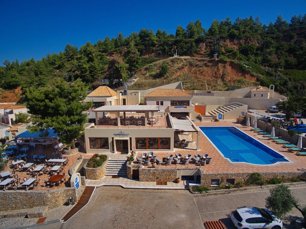 Alonissos Beach Bungalows And Suites Hotel 3/50