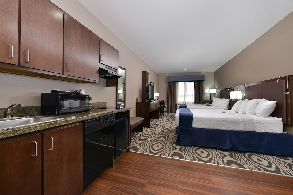 Best Western Plus Williston Hotel & Suites 13/50