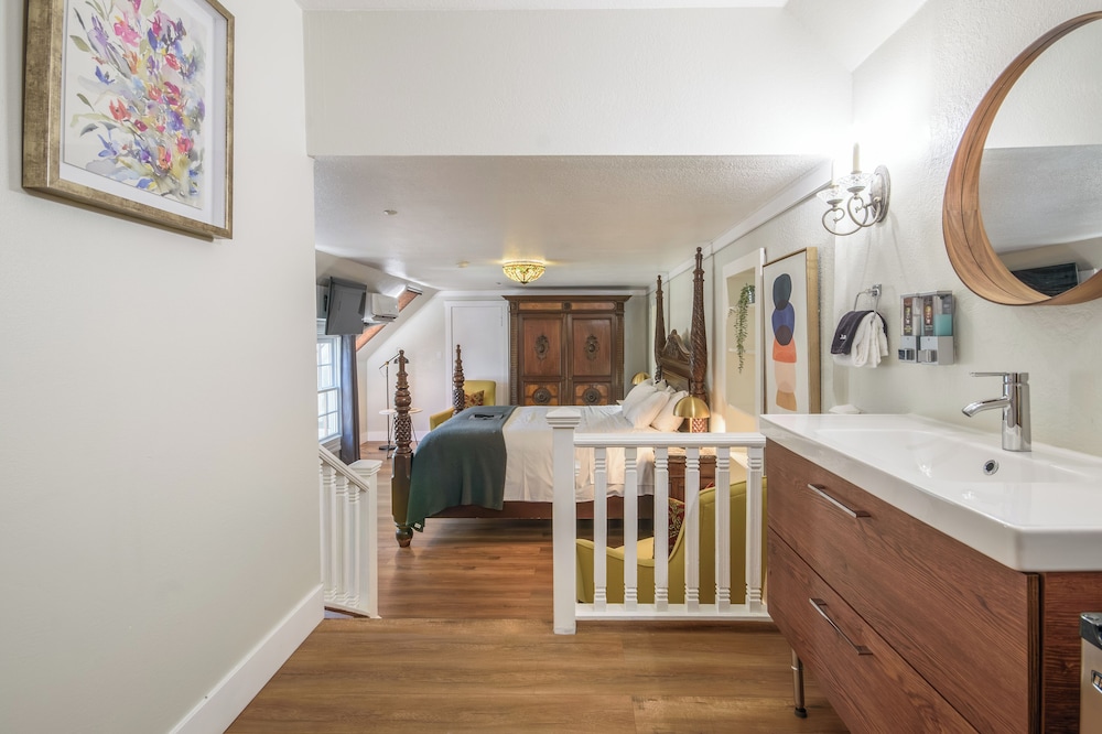 Cedar Gables Inn 58/68