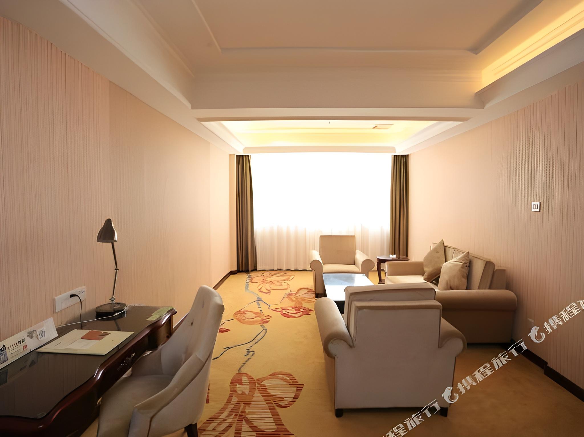 Vienna Hotel (Shenzhen Shiyan Shilong Community) 38/49