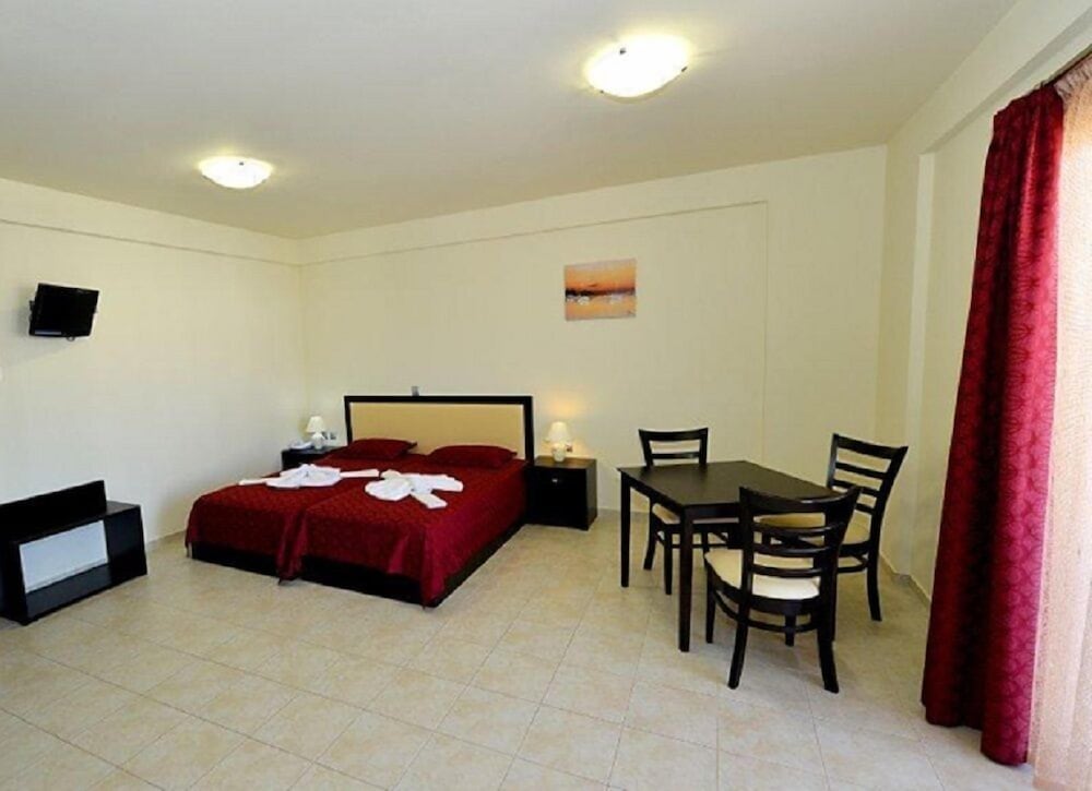 GOLDEN ROSE SUITES 46/62