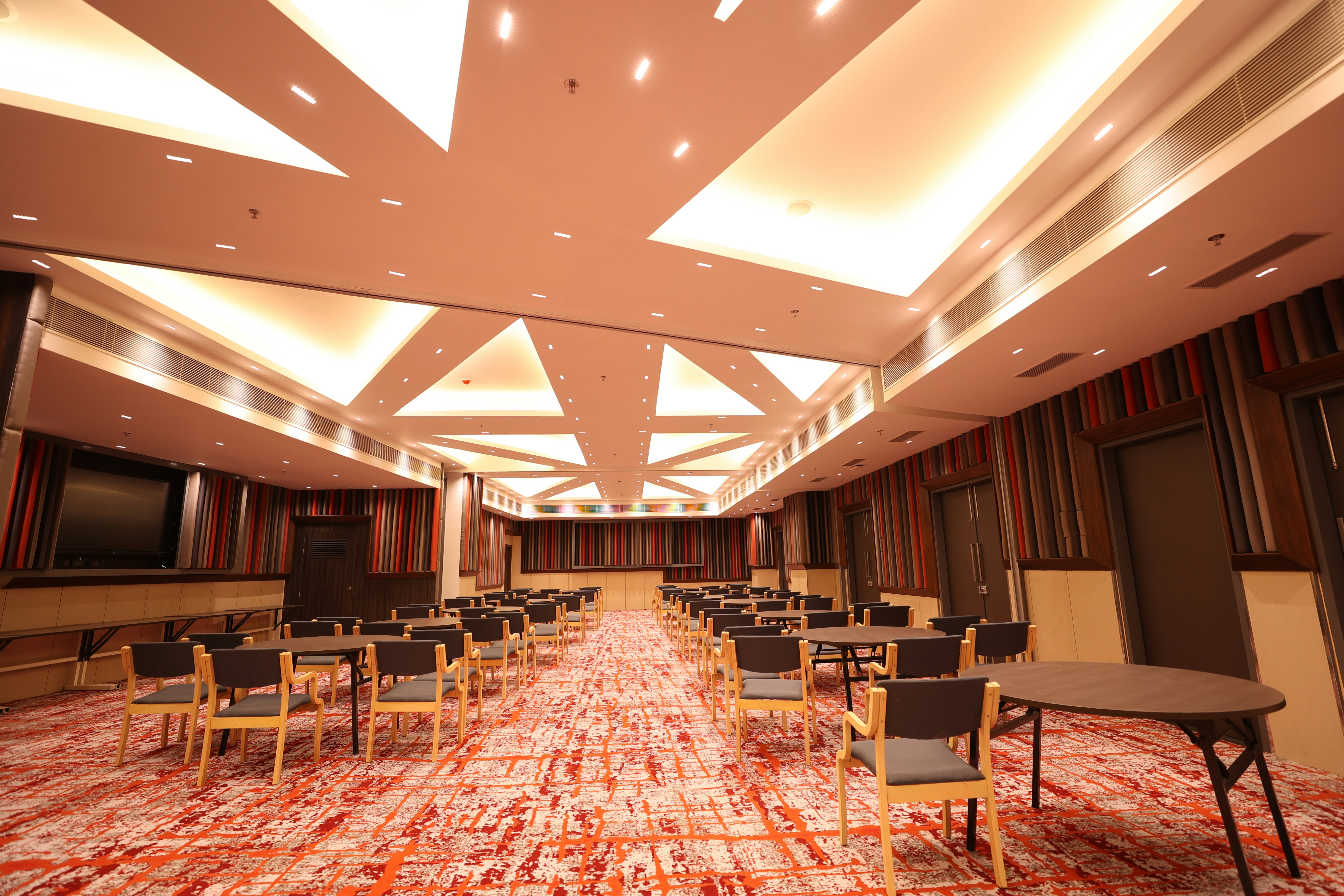 Holiday Inn Express and Suites Jaipur Gopalpura 36/43