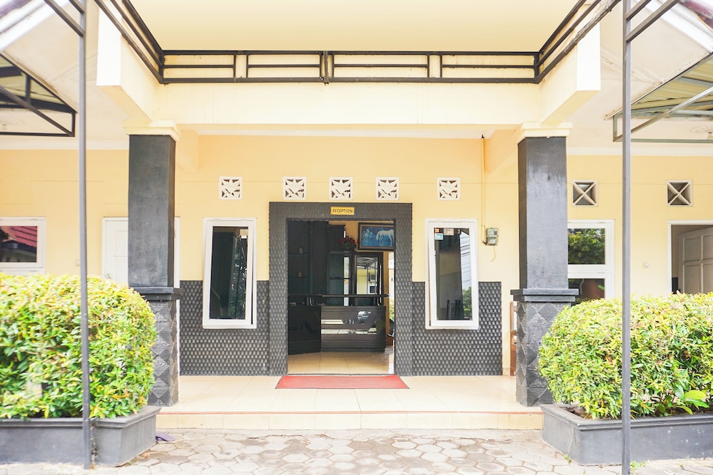 Hotel O Pekalongan Near Pasar Batik Setono Formerly Hotel Puspa Indah in PEKALONGAN