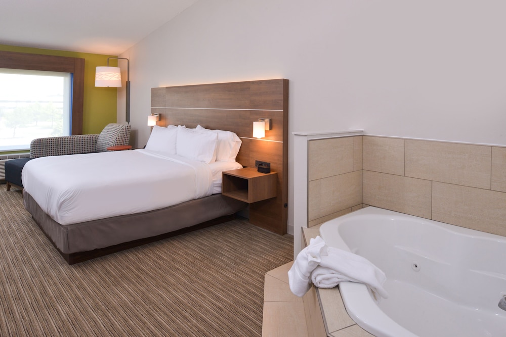 Holiday Inn Express And Suites Omaha 120th And Maple 23/56