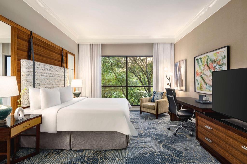1 Bedroom, Suite, King Bed, Lake Side