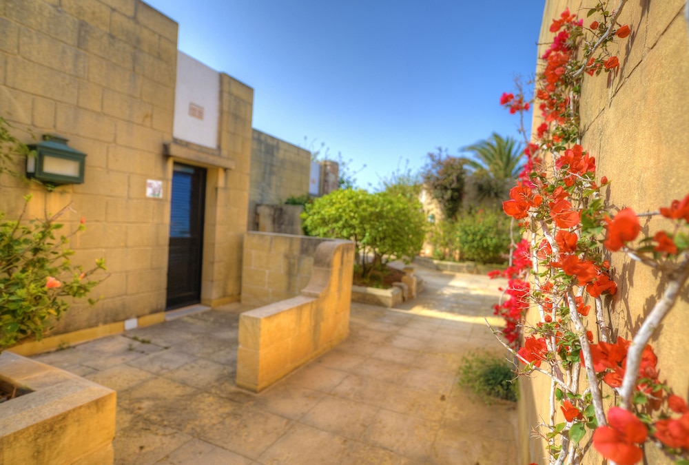 Hotel Ta Cenc and Spa 63/65