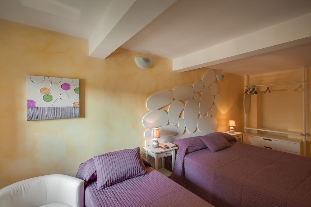 شقة بسرير مزدوج بغرفتي نوم مع أريكة في الملحق، Rome King Suite 2/6