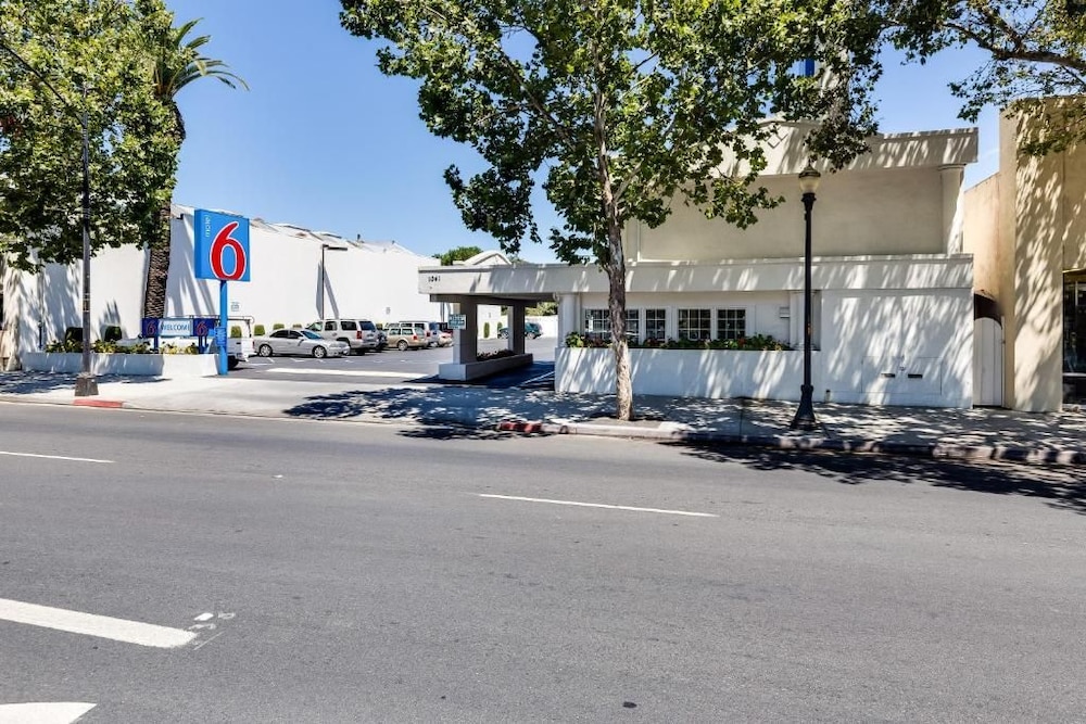 Motel6 San Jose, CA - Convention Center 37/60