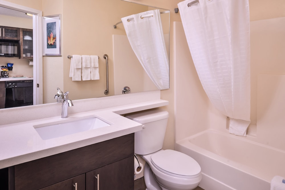 Candlewood Suites Kansas City 13/53