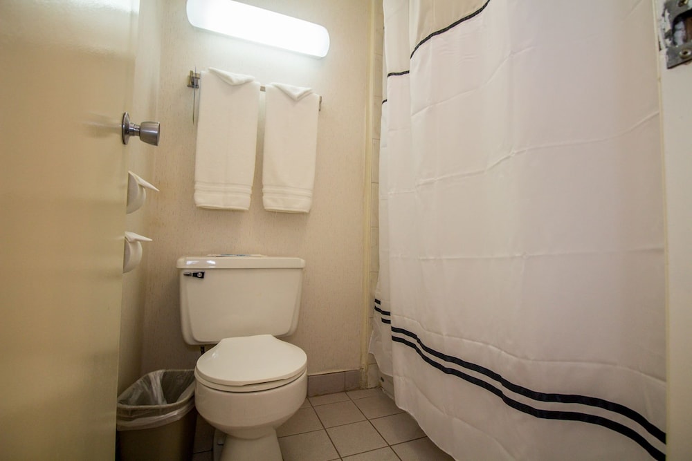 Days Inn by Wyndham San Diego/Downtown/Convention Center 14/30