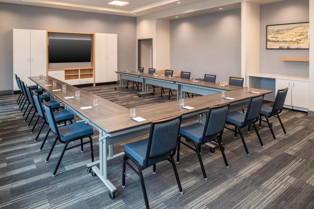 Hyatt House Fresno/Campus Pointe 41/50