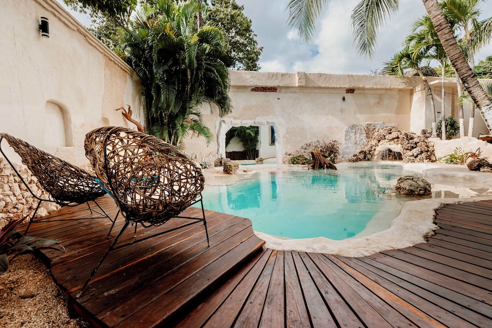 Enigmatic Boutique Hotel 26/44
